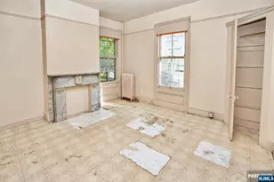 27 Augusta St, Irvington, NJ 07111 - Photo 5