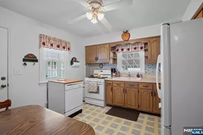 5 Sally Street, Bloomingdale, NJ 07403 - Photo 11