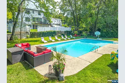 376 Chelsea Street, Paramus, NJ 07652 - Photo 9