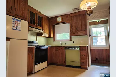 11 Bullens Avenue, Wayne, NJ 07470 - Photo 5
