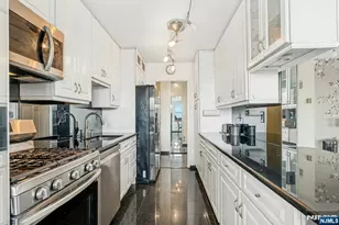 2000 Linwood Ave 16V, Fort Lee, NJ 07024 - Photo 5