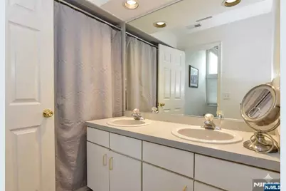 133 Surrey Court, Ramsey, NJ 07446 - Photo 17