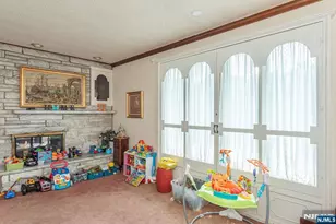 35 Van Winkle Ct, Woodland Park, NJ 07424 - Photo 9
