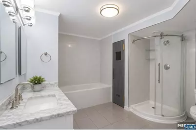 117 Harmon Cove Tower 117 #117, Secaucus, NJ 07094 - Photo 25