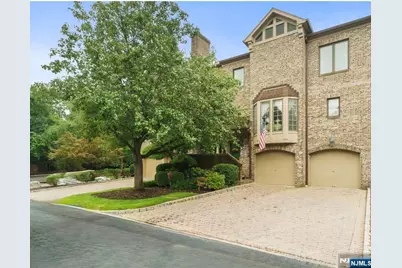 4 Windsor Court, Saddle River, NJ 07458 - Photo 1