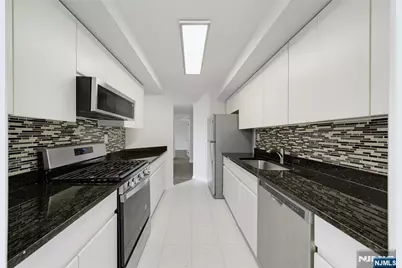 405 Williams Court 405 #405, Edgewater, NJ 07020 - Photo 13