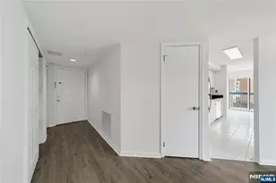 405 Williams Ct 405, Edgewater, NJ 07020 - Photo 3