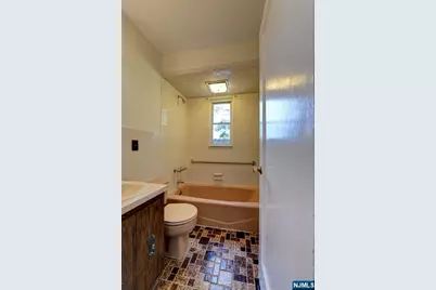 8 Tyler Court, Clifton, NJ 07012 - Photo 9