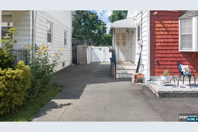 379 Chamberlain Avenue, Paterson, NJ 07502 - Photo 15