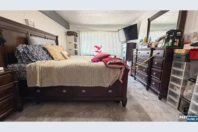 379 Chamberlain Avenue, Paterson, NJ 07502 - Photo 33