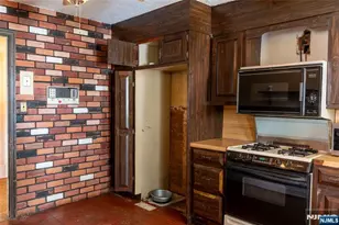 10 Moore Pl, Nutley, NJ 07110 - Photo 13