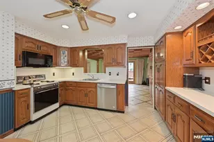 39-18 Jasper Rd, Fair Lawn, NJ 07410 - Photo 15
