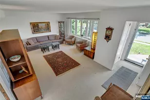 36 Hirschfeld Pl, New Milford, NJ 07646 - Photo 9