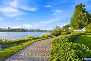 140 Blue Heron Dr, Secaucus, NJ 07094 - Photo 25