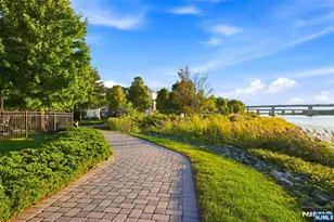 140 Blue Heron Dr, Secaucus, NJ 07094 - Photo 23
