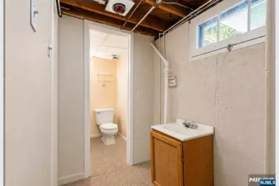 110 Patricia Place, Clifton, NJ 07012 - Photo 17