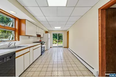 327 E Saint Cloud Avenue, West Orange Township, NJ 07052 - Photo 9