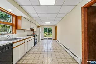 327 E Saint Cloud Ave, West Orange Township, NJ 07052 - Photo 9