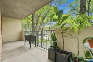 200 Grand Cove Way 2C, Edgewater, NJ 07020 - Photo 21
