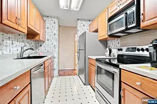 200 Grand Cove Way 2C, Edgewater, NJ 07020 - Photo 13