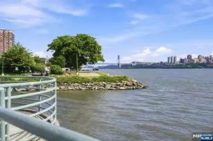 200 Grand Cove Way 2C, Edgewater, NJ 07020 - Photo 27