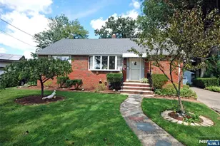 42 Oak Ridge Rd, Clifton, NJ 07013 - Photo 3