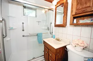 42 Oak Ridge Rd, Clifton, NJ 07013 - Photo 13