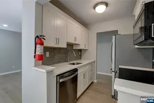 100 Pierson Miller F12, Pompton Lakes, NJ 07442 - Photo 9