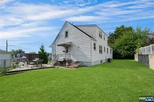 18 Plymouth Ct, Bloomfield, NJ 07003 - Photo 3