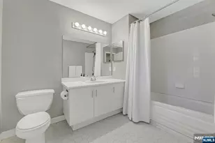 2206 Lancaster Ct, Mahwah, NJ 07430 - Photo 25