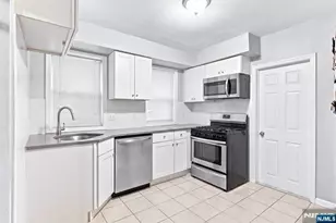 27 Philip Pl, Irvington, NJ 07111 - Photo 5