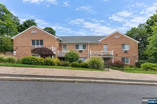 27-33 Corsa Terrace 8A, Ridgewood, NJ 07450 - Photo 3