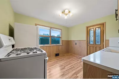 82 Fischer Avenue, Nutley, NJ 07110 - Photo 11