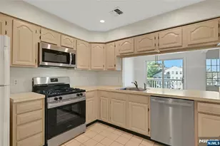 105 Quartz Ln, Paterson, NJ 07501 - Photo 3