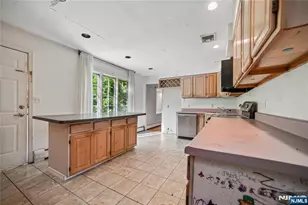 753 Washington Ave, Washington Township, NJ 07676 - Photo 9