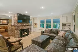 85 Vanderbeck Ln, Mahwah, NJ 07430 - Photo 9