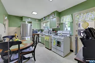 401 Adolphus Ave, Cliffside Park, NJ 07010 - Photo 19