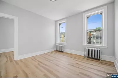 130 Wilkinson Avenue, Jersey City, NJ 07305 - Photo 29