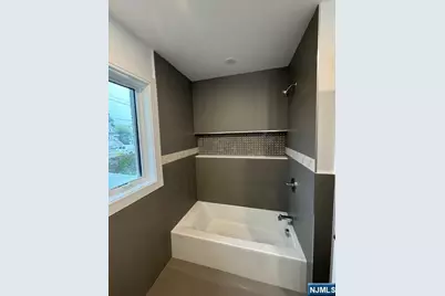 264 11th Street Unit A #Unit A, Palisades Park, NJ 07650 - Photo 15