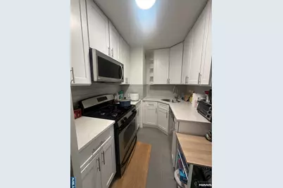 2077 Center Avenue 3F #3F, Fort Lee, NJ 07024 - Photo 25