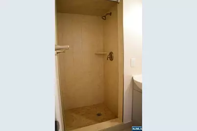 533 Roff Avenue, Palisades Park, NJ 07650 - Photo 9