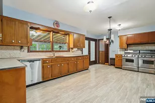 75 Woodcliff Lake Rd, Saddle River, NJ 07458 - Photo 9