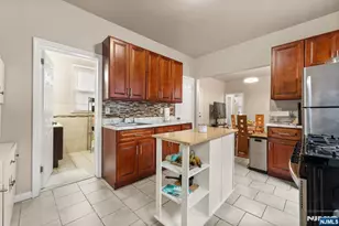 78 Willoughby St, Newark, NJ 07112 - Photo 15