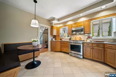 30 Highwood Avenue, Midland Park, NJ 07432 - Photo 9