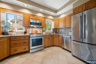 30 Highwood Avenue, Midland Park, NJ 07432 - Photo 7