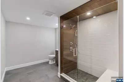 520 Clinton Avenue, Wyckoff Township, NJ 07481 - Photo 41