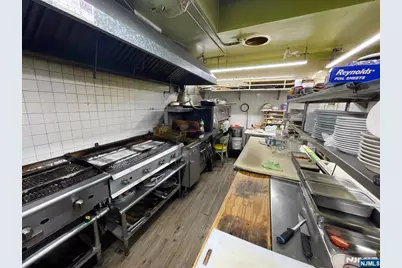 555 Anderson Avenue, Cliffside Park, NJ 07010 - Photo 9