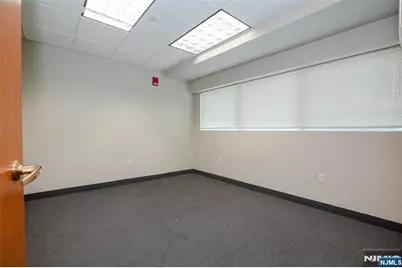 860 Wyckoff Avenue, Mahwah, NJ 07430 - Photo 25