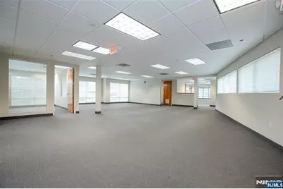 860 Wyckoff Avenue, Mahwah, NJ 07430 - Photo 21