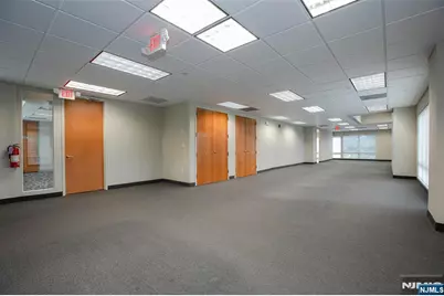 860 Wyckoff Avenue, Mahwah, NJ 07430 - Photo 19